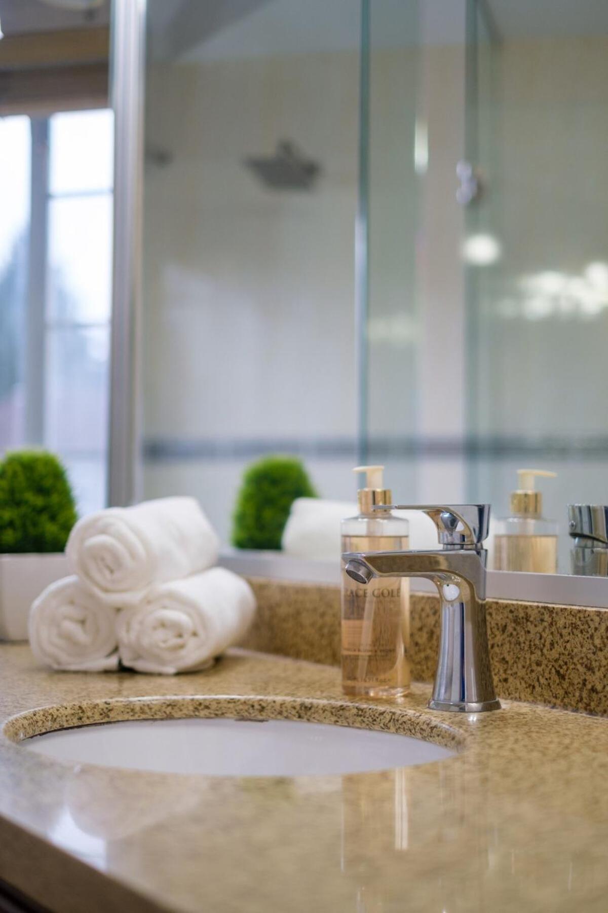 Spacious 4Br W Ensuites Mins To Downtown Yvr Ubc Vancouver Eksteriør billede