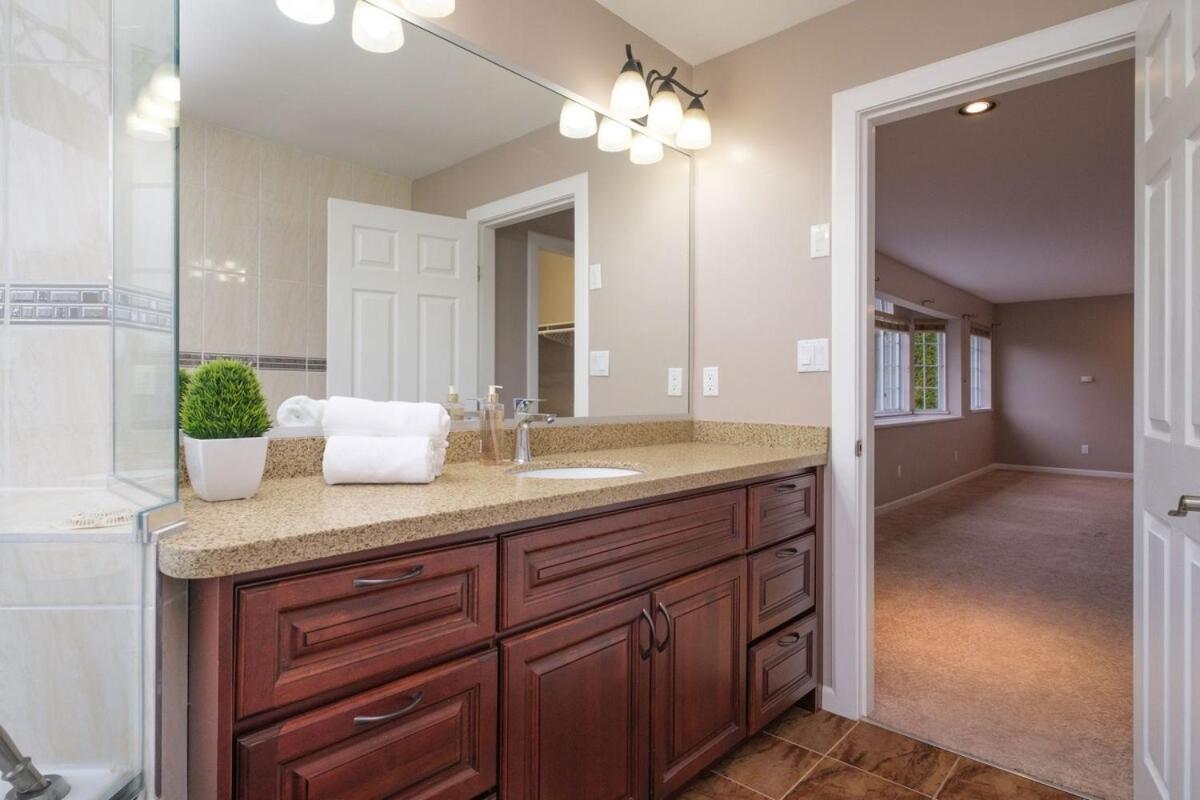 Spacious 4Br W Ensuites Mins To Downtown Yvr Ubc Vancouver Eksteriør billede