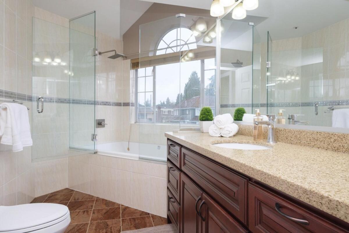 Spacious 4Br W Ensuites Mins To Downtown Yvr Ubc Vancouver Eksteriør billede